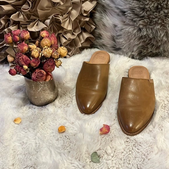 Frye and Co Tan Fenn Almond Toe Mule Leather Slip On Flat Shoes Sz 6.5 - Picture 3 of 15
